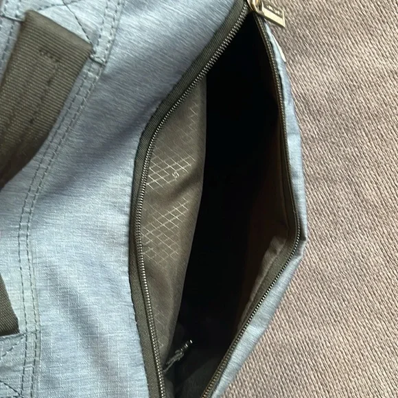 Samsonite Nylon Ripstop Messenger Bag - Picture 9 of 9